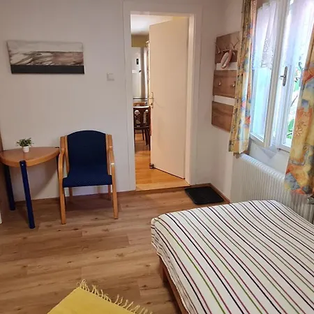 Ulli 1 Quarto em Acomodações Particulares *