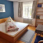 Rum i privatbostad Ulli 1 *